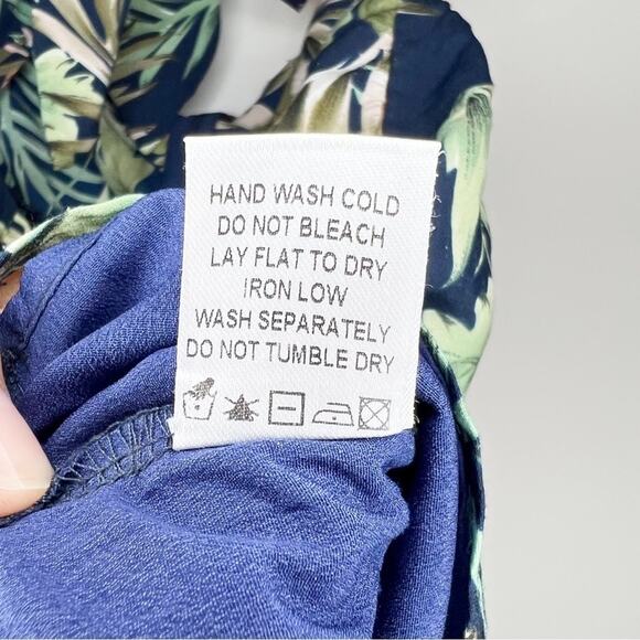 Superdown myra front tie floral romper Size Medium - Picture 9 of 9